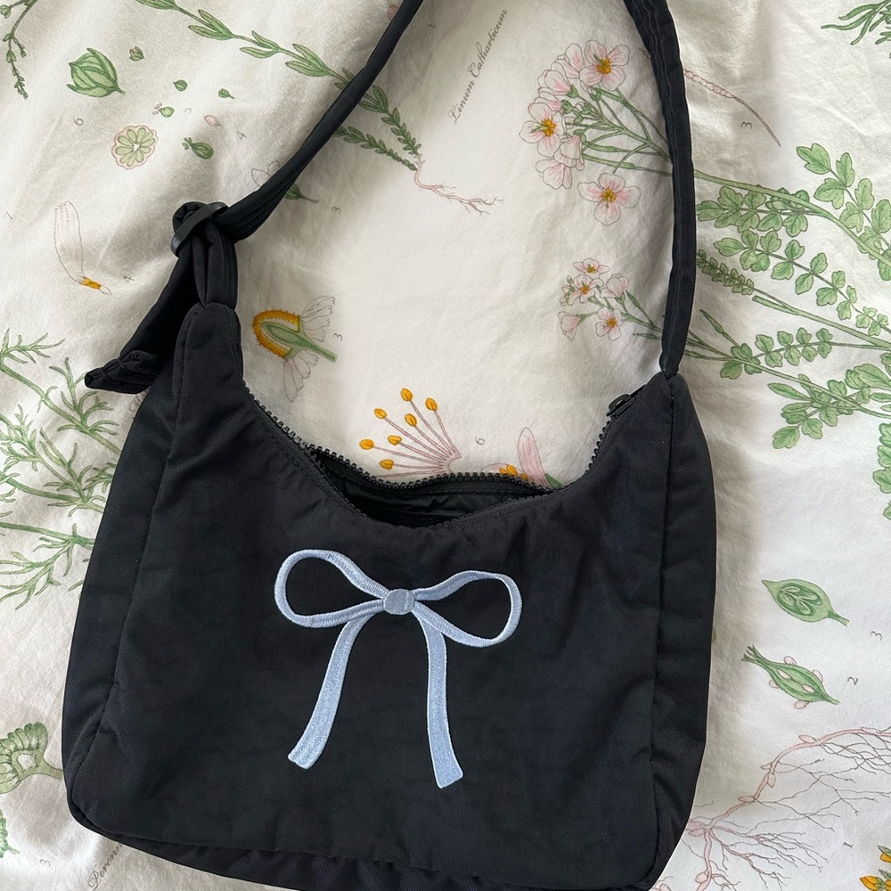 Urban Outfitters x BAGGU bow bag